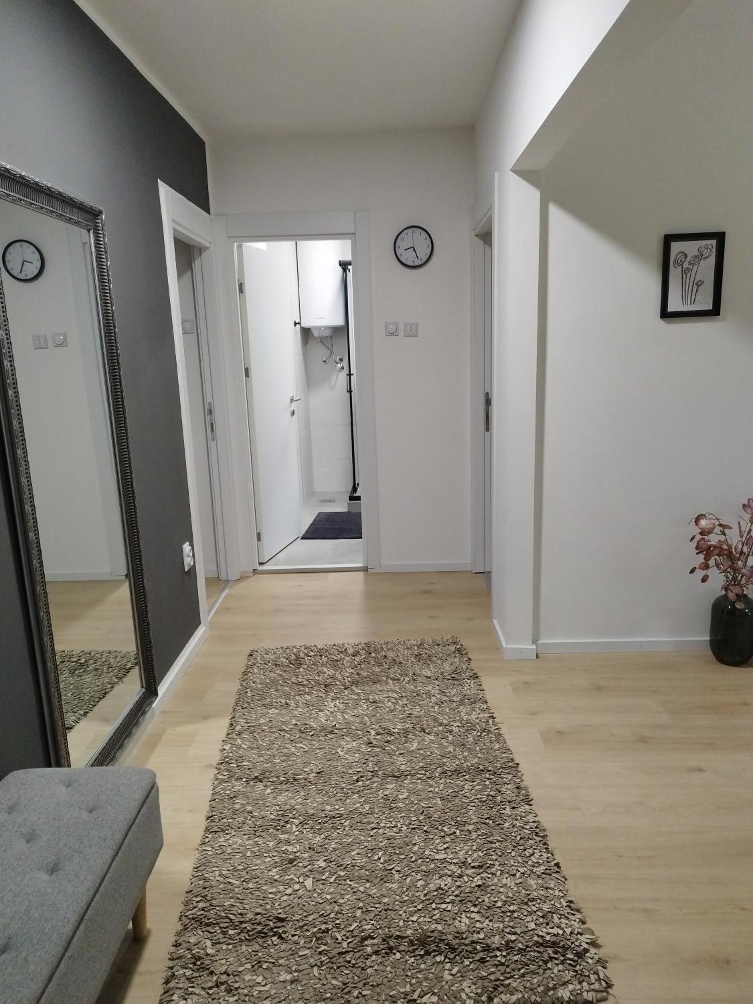 Apartment Home Apartment *